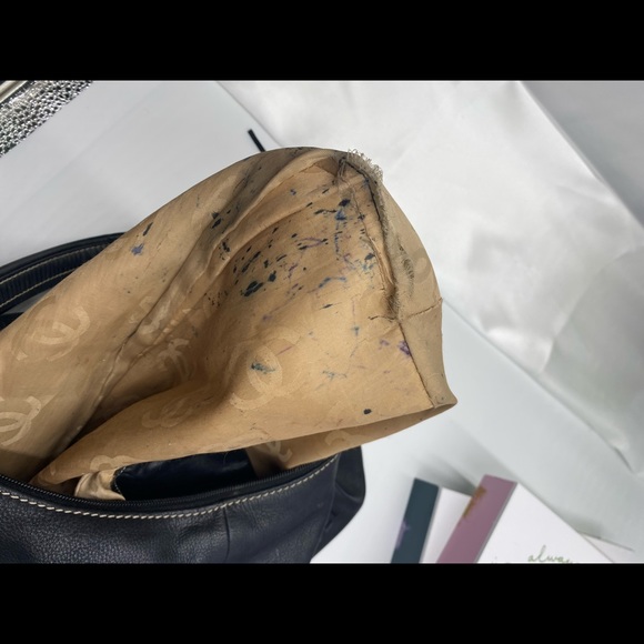 Authentic vintage Chanel leather hobo purse - Picture 8 of 11